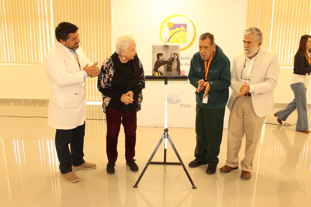 Paz Errázuriz regresó al Hospital Psiquiátrico Dr. Philippe Pinel para conmemorar el trigésimo aniversario del libro “El Infarto del Alma”